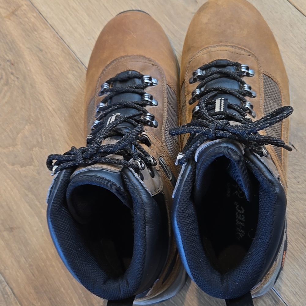 Hi-Tec Ravus Quest Lux Mid Waterproof  Walking Boots EUC - Picture 9 of 12
